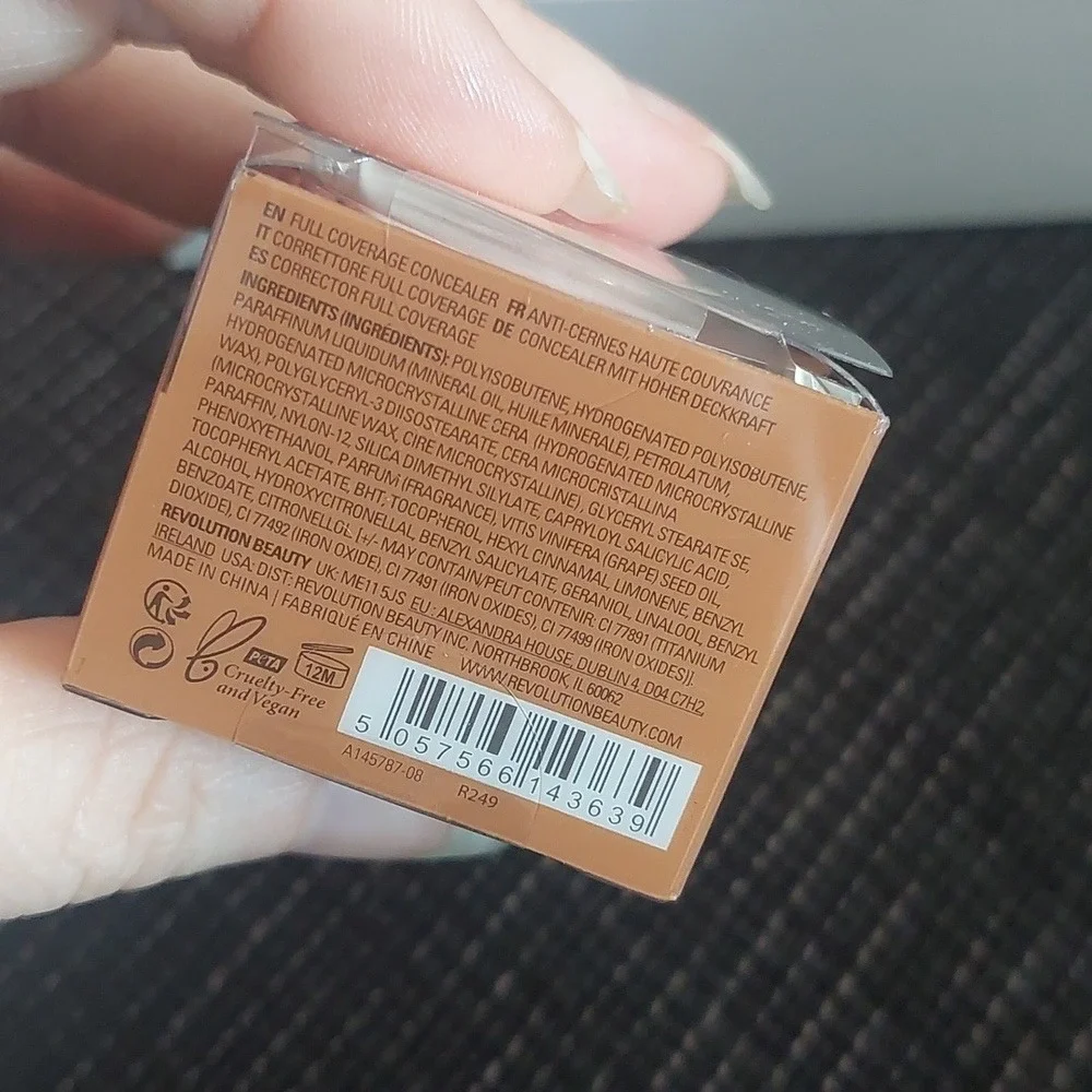 New makeup revolution ultimate coverage‎ concealer Dark Tan
